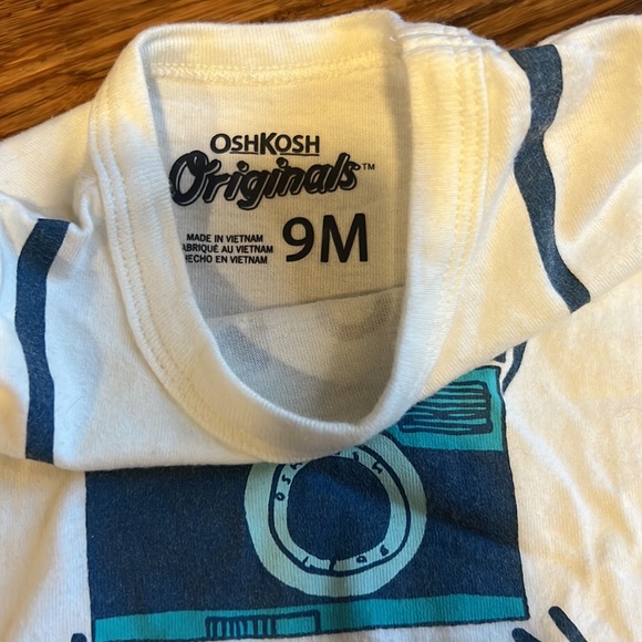 I’m on vacation onesie - Picture 2 of 2